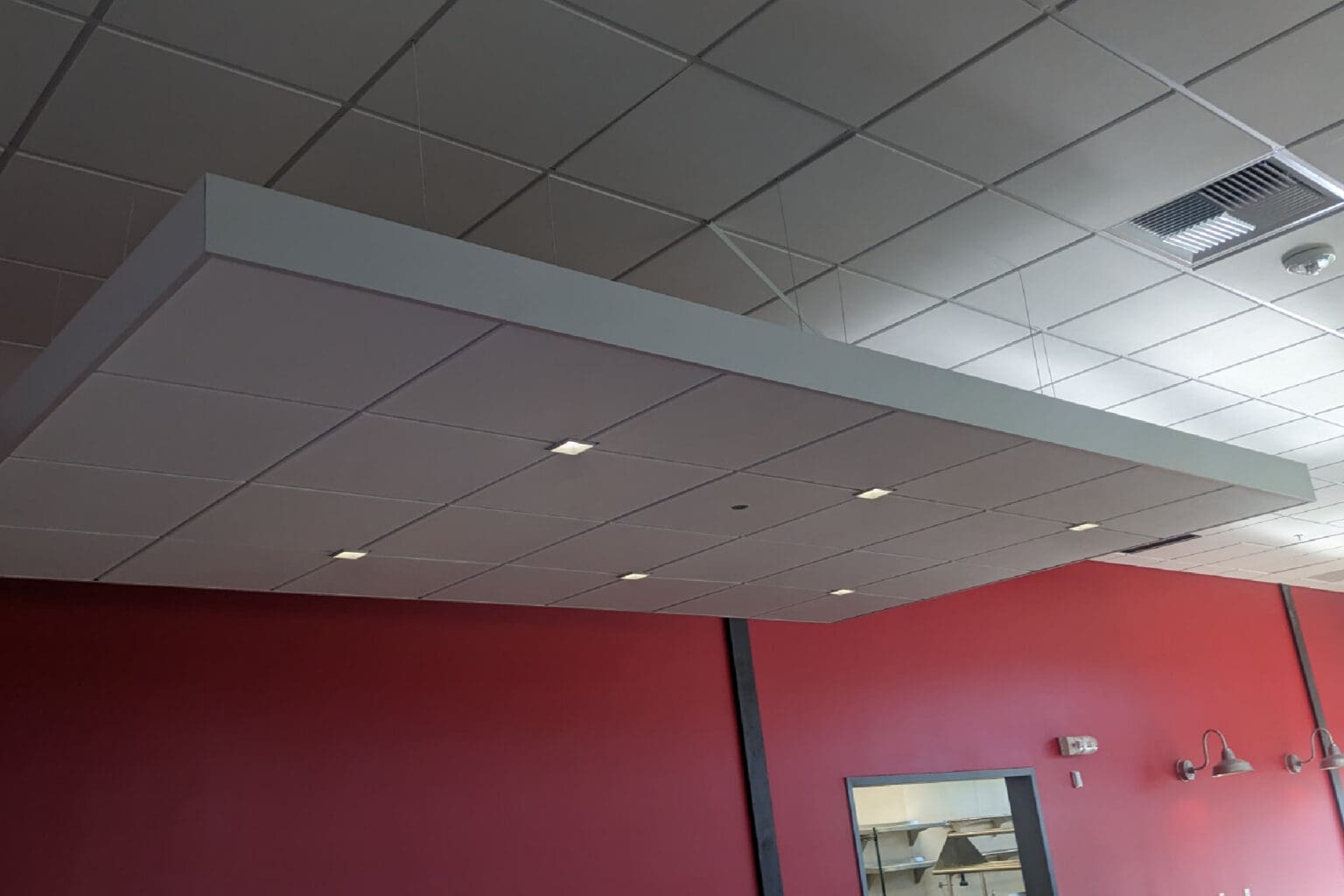 Ceiling with recessed lights in modern room.